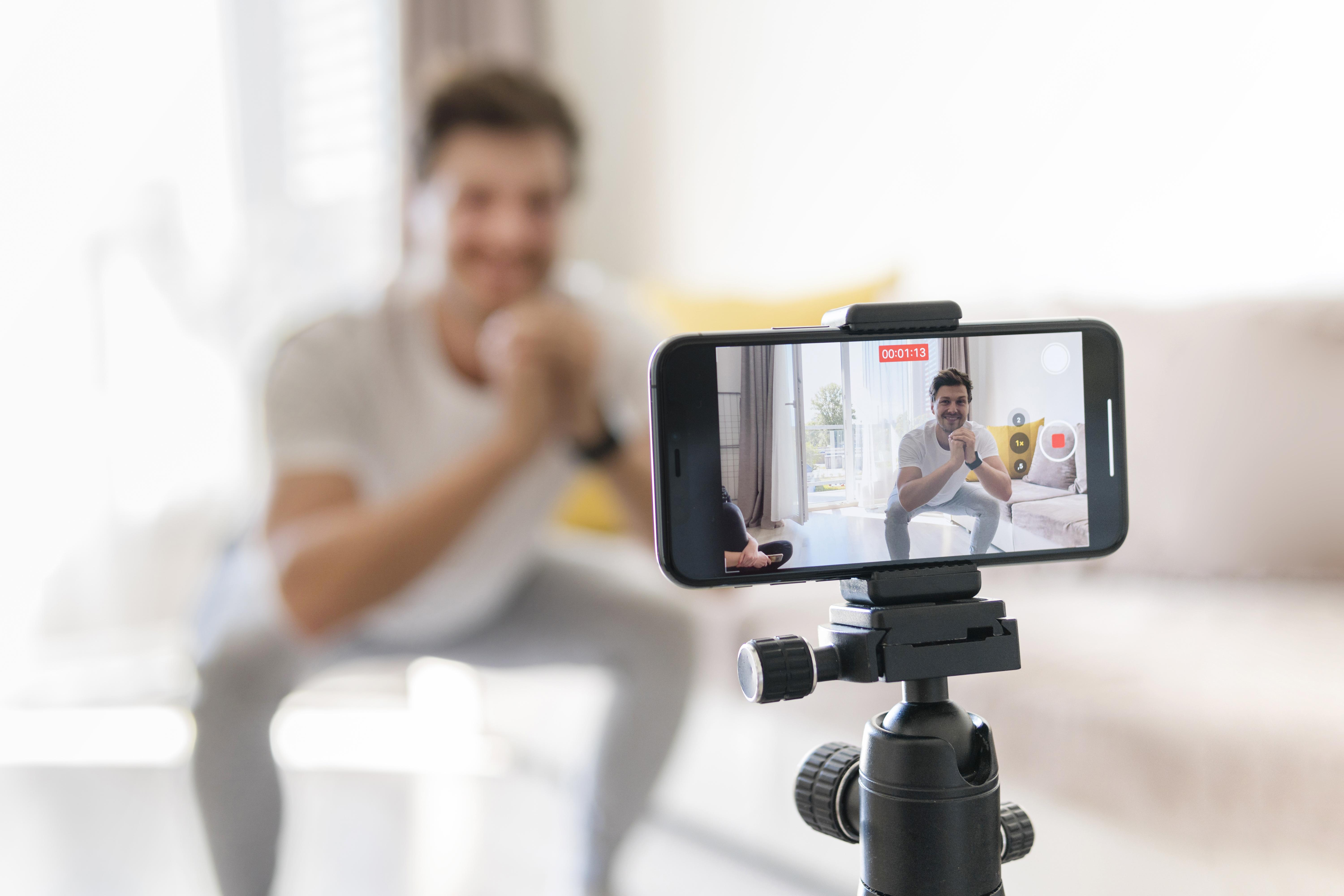 Tren Konten 2025: Video Diri Sendiri + Storytelling VO, Cara Mudah Bikin Engagement Meledak!